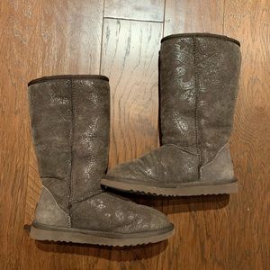 Beautiful Ugg boots brown paisley size 5!